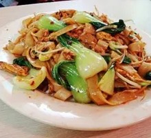 Stir-fried Rice Noodles with Egg and Shredded Pork