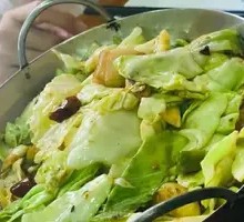 Spicy Pot-Braised Cabbage