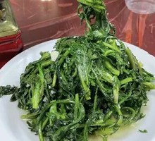 Stir-Fried Chrysanthemum Greens