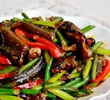 Stir-fried Eel with Garlic Shoots