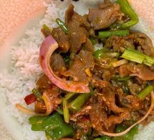 Spicy Stir-Fried Yellow Beef Rice Bowl