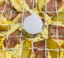 English Scrambled Egg Potato Bacon Pizza