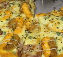Golden Salted Egg Yolk Chicken Pizza