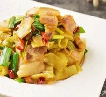 Preserved Pork and Garlic Stir-fried Tofu Noodles