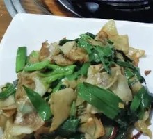 Stir-Fried Tofu Noodles with Garlic