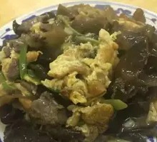 Black Fungus and Egg Stir-Fry