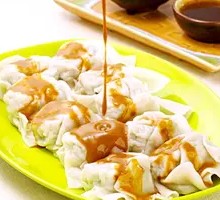 Spiced Dumplings with Sauce