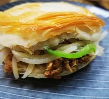 Lao Tongguan Meat Sandwich with Potato Shreds