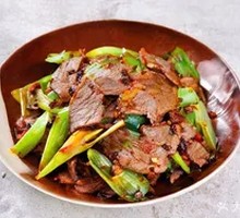 Stir-Fried Beef with Spicy Sauce