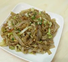 Green Pepper and Egg Fried Noodles