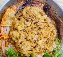 Sour and Spicy Pig Skin Luosifen