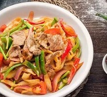 Stir-Fried Beef with Knife-Cut Noodles