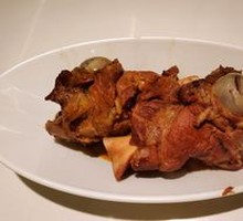 Hand-grabbed Pork Shank