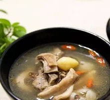 Pig's stomach soup with dumplings