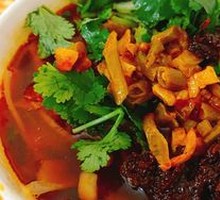 Beef Noodle Soup with Quick-Blanched Beef