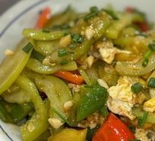 Green Tomato and Egg Stir-fry