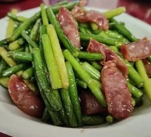 Stir-fried Garlic Chives with Sausage