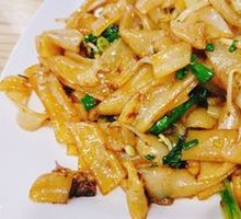 Spicy Beef Stir-Fried Rice Noodles
