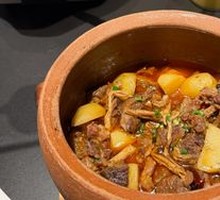 Braised Beef with Small Enshi Potatoes in a Clay Pot