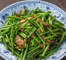 蒜苔牛肉盖面