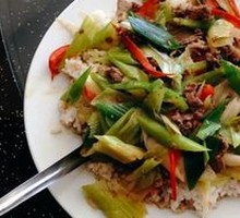 Scallion Stir-Fried Beef Rice Bowl
