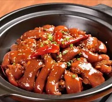Stewed Pig Trotter in Stone Pot