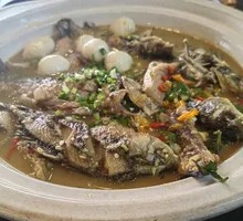Stewed Mixed Fish in Yellow Sauce
