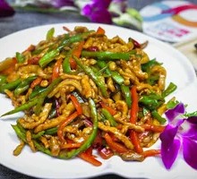 Green Pepper Stir-Fried Pork Strips