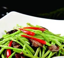 Preserved Pork Stir-fried with Water Dropwort