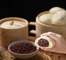 Freshly Boiled Red Bean Steamed Bun