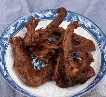 Sauce-Flavored Duck Neck Bones