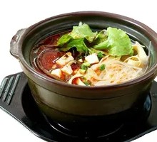 Tomato-flavored Potatoes Noodles in Clay Pot