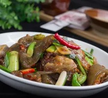 Sichuan-style stir-fried pork with yam skin