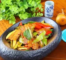 老干妈回锅肉盖饭
