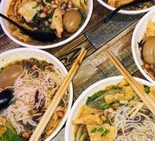 Spicy Egg and Snail Noodles