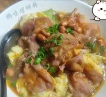Delicious Beef Noodle Soup with Snail Powder
