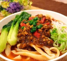 杂酱刀削面
