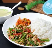 Green Pepper and Pork Stir-fry Rice Bowl