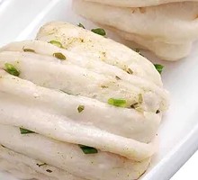 Flower-shaped steamed bun