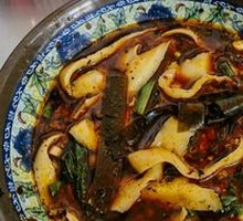 Seaweed and Pea Pork Sauce Noodles
