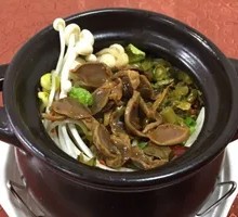 Spicy Chicken Offal Rice Noodles in Clay Pot