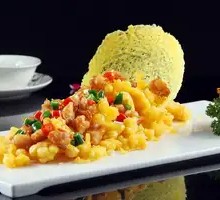 Fragrant Rice with Bell Pepper and Pig's Trotter