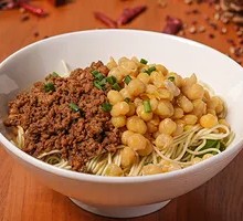 Spicy Pea and Meat Sauce Noodles