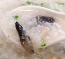 Health-Enhancing Chicken and Mushroom Porridge