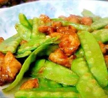 Pea Slices Stir-Fried with Pork Slices
