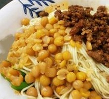 Bawang Pea and Pork Noodles