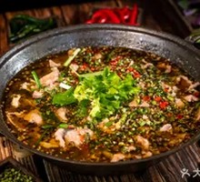 Golden Soup with Spicy麻 Flavor