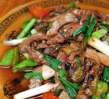 Stir-Fried Lamb with Spicy Sauce
