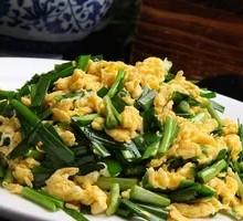 Stir-fried Eggs with Leeks