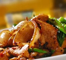 Sichuan-style stir-fried pork with yam skin